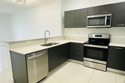 Touwnhouse à vendre à Lauderhill, Floride: 2 chambres, 104.05 m2 № 2084217 - photo 2