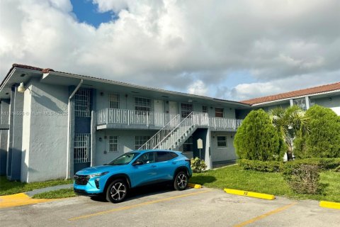 Condo in Opa-locka, Florida, 3 bedrooms  № 1874420 - photo 1
