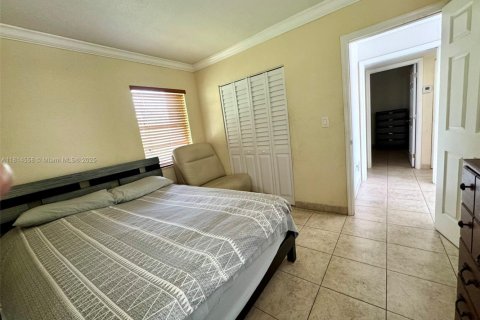 Condo in Opa-locka, Florida, 3 bedrooms  № 1874420 - photo 9