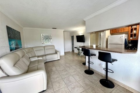 Condo in Opa-locka, Florida, 3 bedrooms  № 1874420 - photo 2