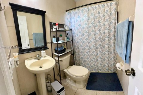 Condo in Opa-locka, Florida, 3 bedrooms  № 1874420 - photo 13