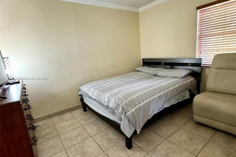 Condo in Opa-locka, Florida, 3 bedrooms  № 1874420 - photo 8