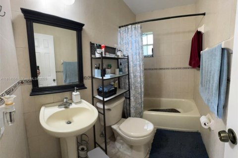Condo in Opa-locka, Florida, 3 bedrooms  № 1874420 - photo 14