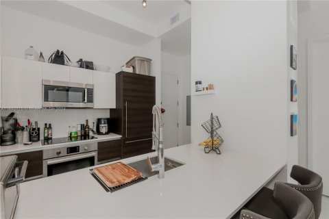 Condo in Coral Gables, Florida, 1 bedroom  № 1693954 - photo 12