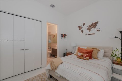 Condo in Coral Gables, Florida, 1 bedroom  № 1693954 - photo 11