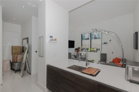 Condo in Coral Gables, Florida, 1 bedroom  № 1693954 - photo 3