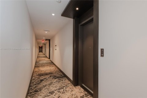 Condo in Coral Gables, Florida, 1 bedroom  № 1693954 - photo 17