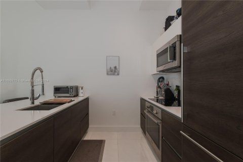 Condo in Coral Gables, Florida, 1 bedroom  № 1693954 - photo 16