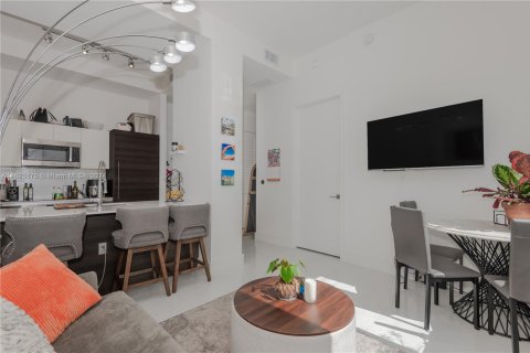 Condo in Coral Gables, Florida, 1 bedroom  № 1693954 - photo 7