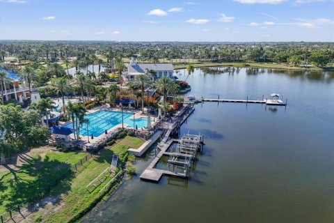 House in Apollo Beach, Florida 3 bedrooms, 166.95 sq.m. № 1751235 - photo 22