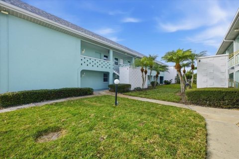 Condo in Bradenton Beach, Florida, 2 bedrooms  № 2124766 - photo 2