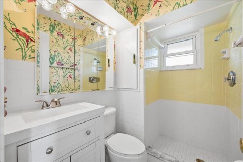 Condo in Bradenton Beach, Florida, 2 bedrooms  № 2124766 - photo 22