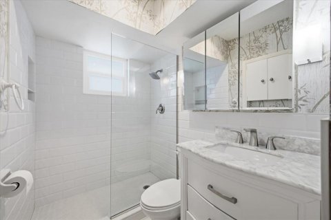Condo in Bradenton Beach, Florida, 2 bedrooms  № 2124766 - photo 21