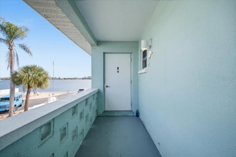 Condo in Bradenton Beach, Florida, 2 bedrooms  № 2124766 - photo 3