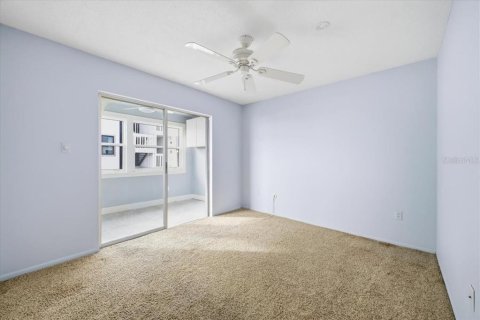 Condo in Bradenton Beach, Florida, 2 bedrooms  № 2124766 - photo 16