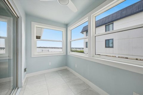 Condo in Bradenton Beach, Florida, 2 bedrooms  № 2124766 - photo 19