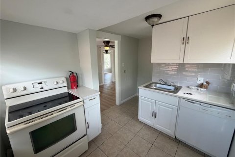 Apartment in Saint Petersburg, Florida 3 bedrooms, 116.13 sq.m. № 2215606 - photo 7