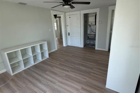 Apartment in Saint Petersburg, Florida 3 bedrooms, 116.13 sq.m. № 2215606 - photo 4