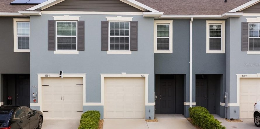 Townhouse in Davenport, Florida 3 bedrooms, 155.43 sq.m. № 2167109