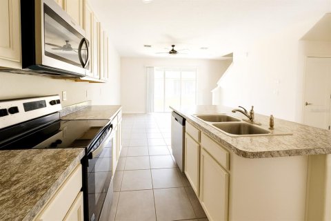Townhouse in Davenport, Florida 3 bedrooms, 155.43 sq.m. № 2167109 - photo 4