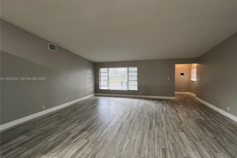 Villa ou maison à vendre à Margate, Floride: 3 chambres, 177.26 m2 № 1983558 - photo 3