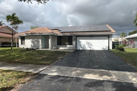 Villa ou maison à vendre à Margate, Floride: 3 chambres, 177.26 m2 № 1983558 - photo 1