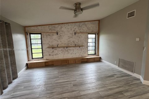 Villa ou maison à vendre à Margate, Floride: 3 chambres, 177.26 m2 № 1983558 - photo 4