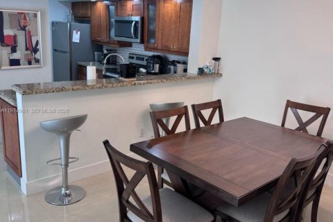 Купить кондоминиум в Хайалиа, Флорида 2 комнаты, 102.75м2, № 2036171 - фото 1