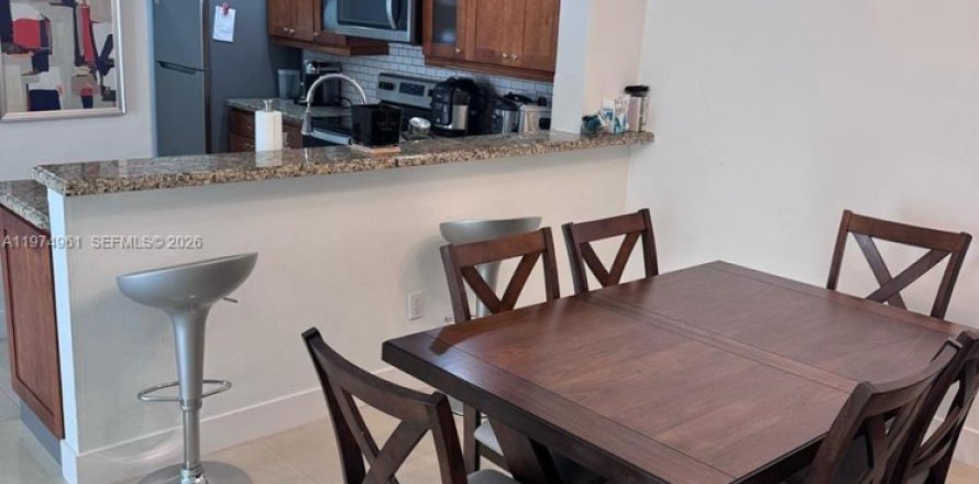 Кондоминиум с 2 комнатами в Хайалиа, Флорида № 2036171