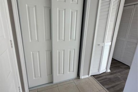 Villa ou maison à louer à Kissimmee, Floride: 2 chambres, 88.44 m2 № 2403007 - photo 9