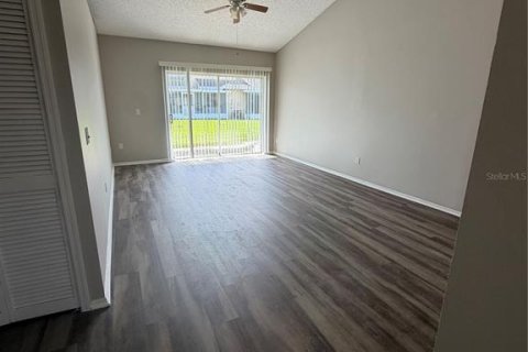 Villa ou maison à louer à Kissimmee, Floride: 2 chambres, 88.44 m2 № 2403007 - photo 4