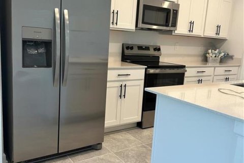 Casa en venta en Davenport, Florida, 5 dormitorios, 218.78 m2 № 2416717 - foto 4