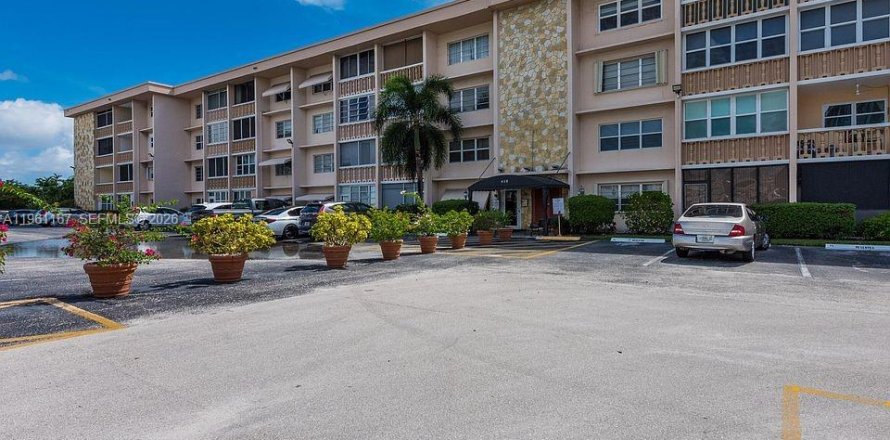 Condominio en Hallandale Beach, Florida, 1 dormitorio  № 2021958