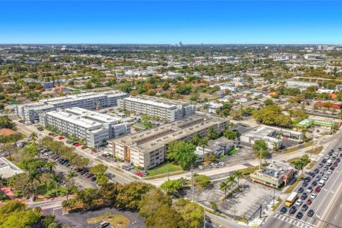 Condominio en venta en Hallandale Beach, Florida, 1 dormitorio, 71.53 m2 № 2021958 - foto 15