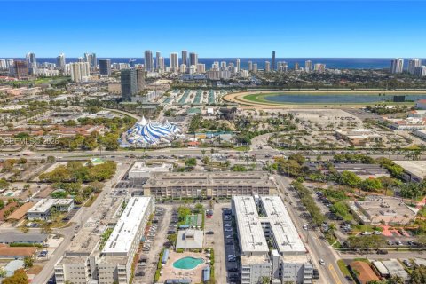 Condominio en venta en Hallandale Beach, Florida, 1 dormitorio, 71.53 m2 № 2021958 - foto 28