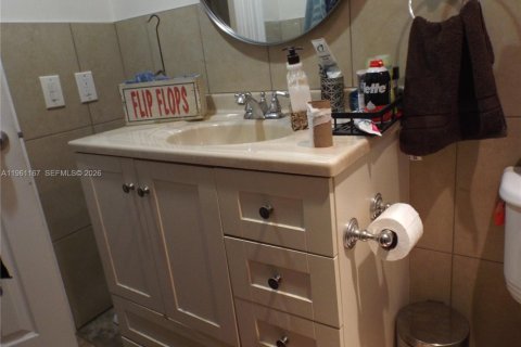 Condominio en venta en Hallandale Beach, Florida, 1 dormitorio, 71.53 m2 № 2021958 - foto 6