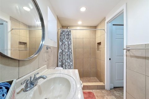 Condominio en venta en Hallandale Beach, Florida, 1 dormitorio, 71.53 m2 № 2021958 - foto 14