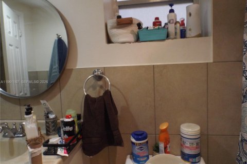 Condominio en venta en Hallandale Beach, Florida, 1 dormitorio, 71.53 m2 № 2021958 - foto 7