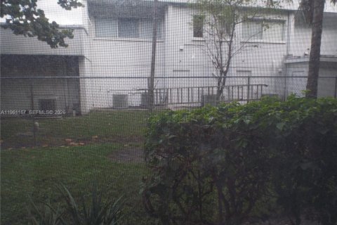 Condominio en venta en Hallandale Beach, Florida, 1 dormitorio, 71.53 m2 № 2021958 - foto 8