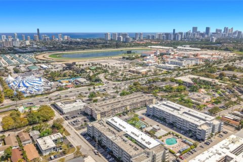 Condominio en venta en Hallandale Beach, Florida, 1 dormitorio, 71.53 m2 № 2021958 - foto 27