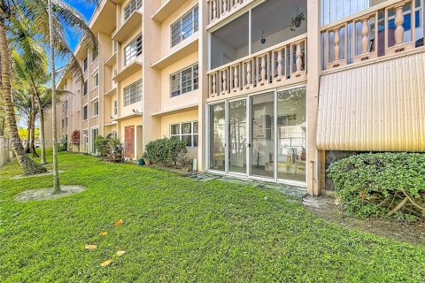 Condominio en venta en Hallandale Beach, Florida, 1 dormitorio, 71.53 m2 № 2021958 - foto 22
