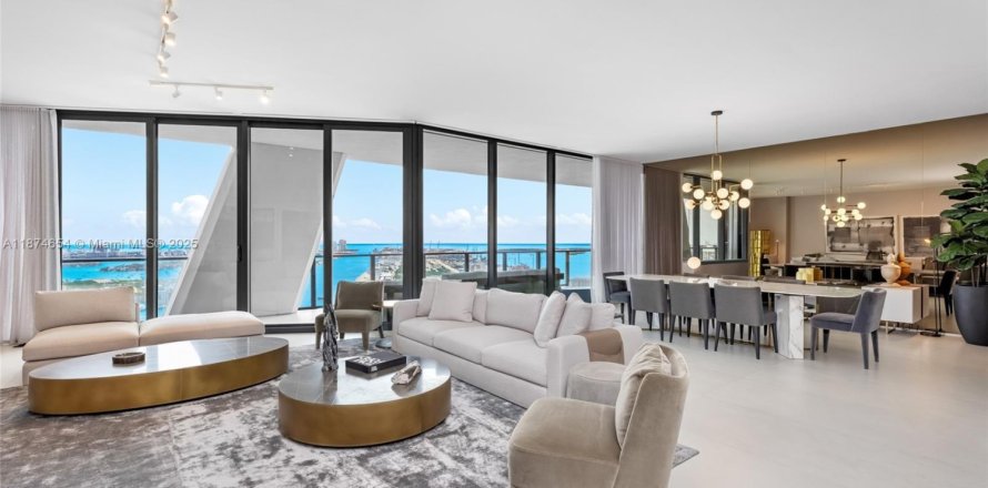 Кондоминиум с 4 спальнями в Майами, Флорида № 1980425