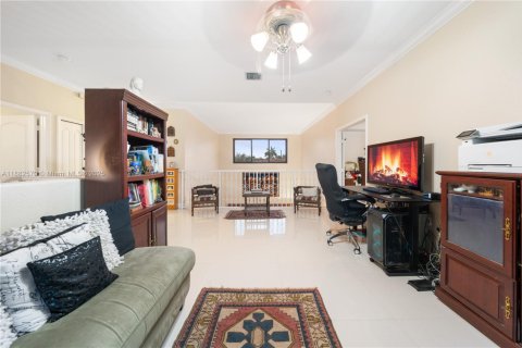 House in Miami Lakes, Florida 5 bedrooms, 315.12 sq.m. № 1929632 - photo 21