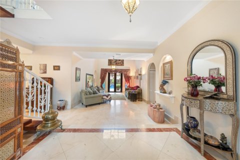 House in Miami Lakes, Florida 5 bedrooms, 315.12 sq.m. № 1929632 - photo 6
