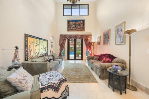 House in Miami Lakes, Florida 5 bedrooms, 315.12 sq.m. № 1929632 - photo 8