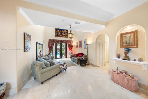House in Miami Lakes, Florida 5 bedrooms, 315.12 sq.m. № 1929632 - photo 7