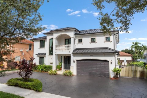 House in Miami Lakes, Florida 5 bedrooms, 315.12 sq.m. № 1929632 - photo 4