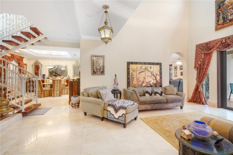 House in Miami Lakes, Florida 5 bedrooms, 315.12 sq.m. № 1929632 - photo 9