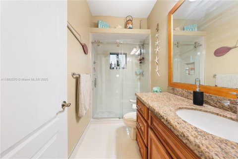 House in Miami Lakes, Florida 5 bedrooms, 315.12 sq.m. № 1929632 - photo 29