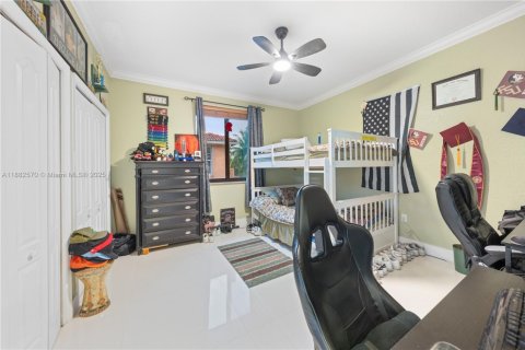 House in Miami Lakes, Florida 5 bedrooms, 315.12 sq.m. № 1929632 - photo 28
